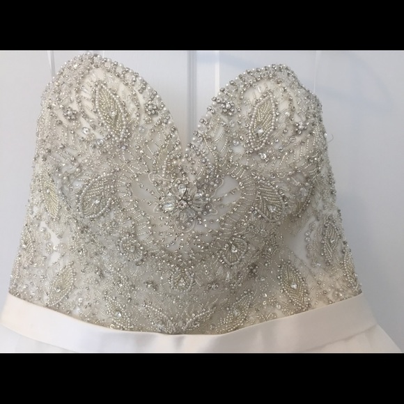 Wedding Dress - Allure 9055 - Picture 3 of 6